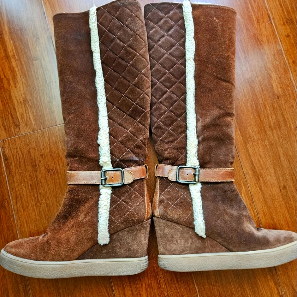 Aquatalia Suede Wedge Snow Boots size 6
